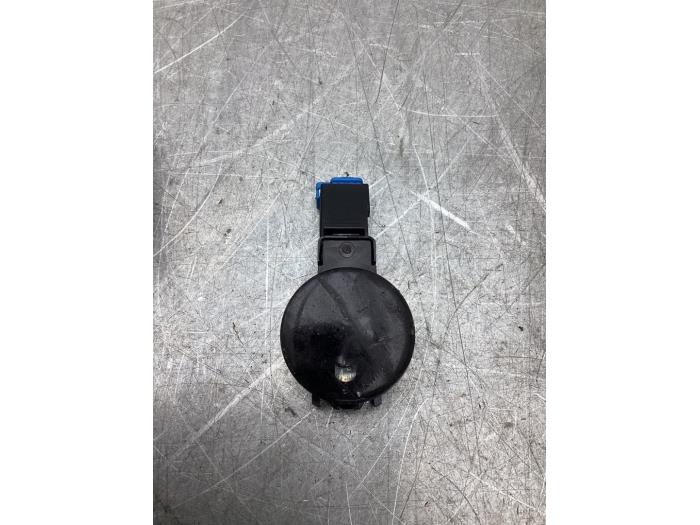 Begagnade Regnsensor Peugeot 3008 II (M4/MC/MJ/MR) 1.6 16V PureTech 180 Pris € 25,00 Marginaltabell erbjuds av Gebr Opdam B.V.