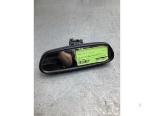 Usados Retrovisor interior Peugeot 3008 II (M4/MC/MJ/MR) 1.6 16V PureTech 180 Precio € 20,00 Norma de margen ofrecido por Gebr Opdam B.V.
