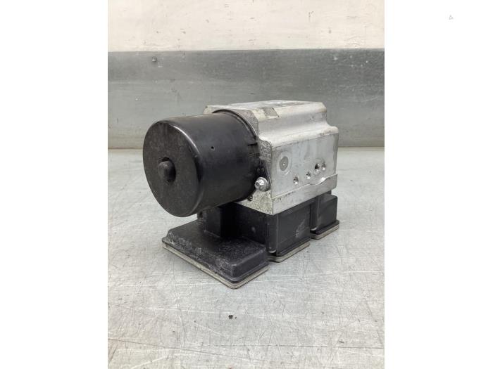 Usagé Bloc ABS Alfa Romeo 159 (939AX) 2.2 JTS 16V Prix € 100,00 Règlement à la marge proposé par Gebr Opdam B.V.