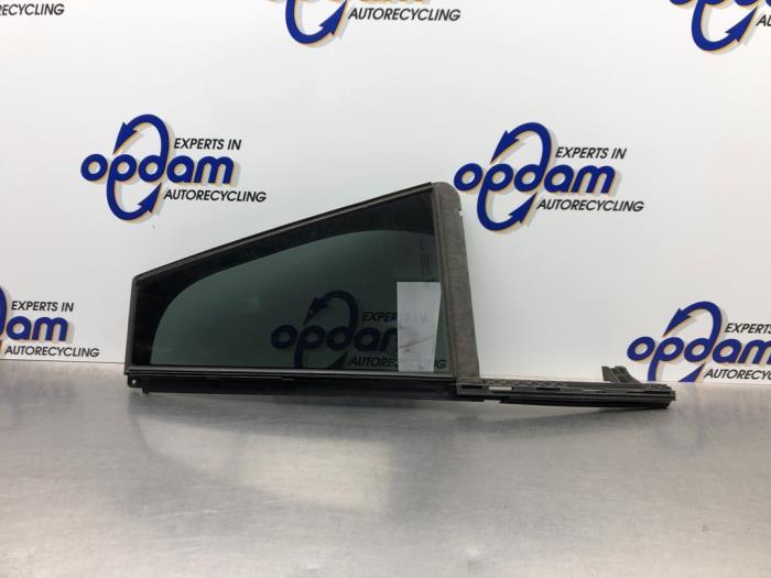 Usados Ventanilla triangular izquierda detrás Citroen C4 Grand Picasso (3A) 1.6 HDiF 115 Precio € 36,00 Norma de margen ofrecido por Gebr Opdam B.V.