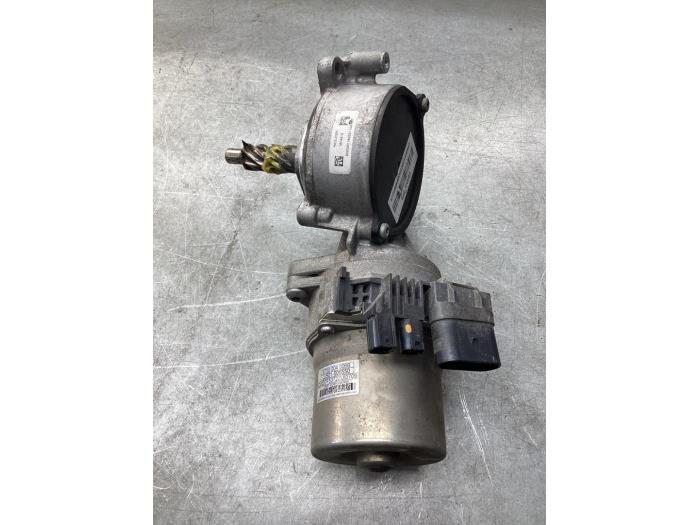 Usagé Pompe de direction Mercedes A Limousine (177.1) 1.3 A-250 e Turbo 16V Prix € 500,00 Règlement à la marge proposé par Gebr Opdam B.V.
