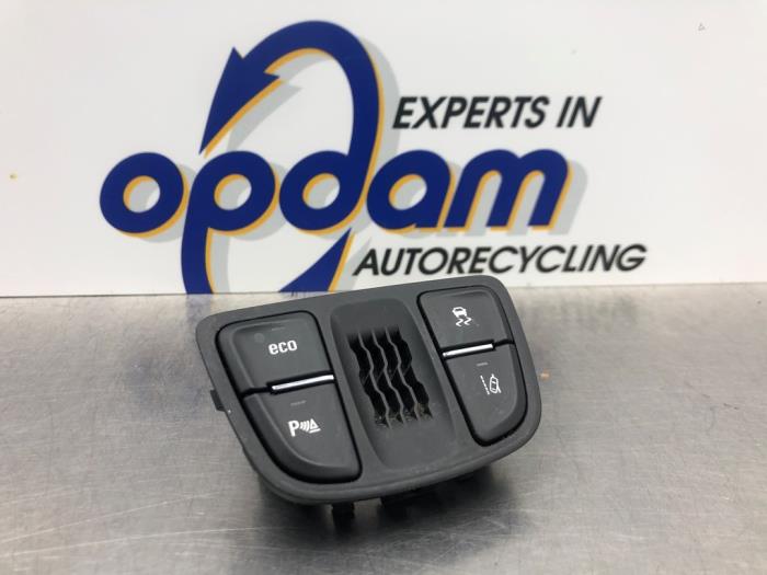 Usados Interruptor PDC Opel Zafira Tourer (P12) 1.4 Turbo 16V Ecotec Precio € 45,00 Norma de margen ofrecido por Gebr Opdam B.V.