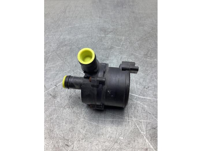 Begagnade Extra vattenpump Renault Twingo III (AH) 0.9 Energy TCE 90 12V Pris € 20,00 Marginaltabell erbjuds av Gebr Opdam B.V.