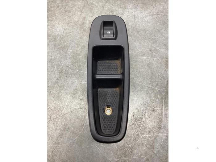 Usados Interruptor de ventanilla eléctrica Fiat 500L (199) 1.3 D 16V Multijet Precio € 50,00 Norma de margen ofrecido por Gebr Opdam B.V.