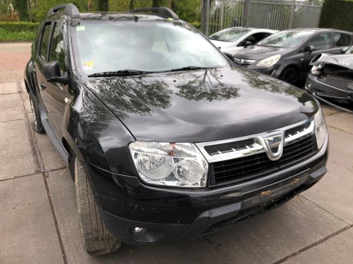 Usados Parachoques Dacia Duster (HS) 1.6 16V Precio € 350,00 Norma de margen ofrecido por Gebr Opdam B.V.