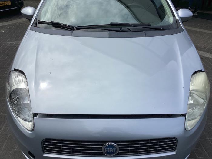 Używane Maska Fiat Grande Punto (199) 1.2 Cena € 100,00 Procedura marży oferowane przez Gebr Opdam B.V.