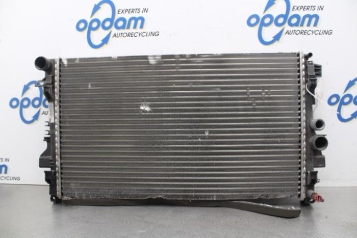 Usagé Radiateur Mercedes Vito (639.6) 2.2 110 CDI 16V Euro 5 Prix € 60,00 Règlement à la marge proposé par Gebr Opdam B.V.