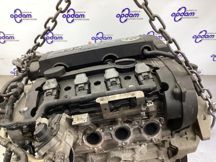Engine Volkswagen Golf V 2.0 FSI 16V - 06F100032 BLX