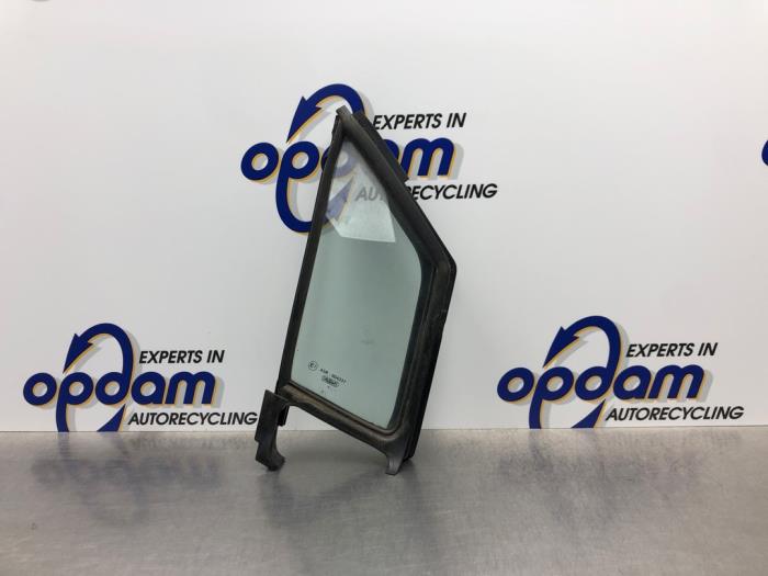 Usados Ventanilla triangular derecha delante Opel Agila (B) 1.0 12V Precio € 27,00 Norma de margen ofrecido por Gebr Opdam B.V.