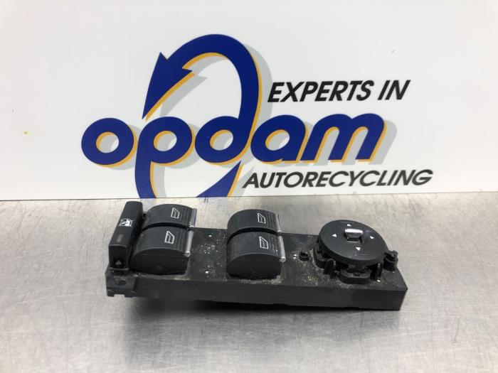 Usados Interruptor de ventanilla eléctrica Ford Focus 2 1.6 16V Precio € 45,00 Norma de margen ofrecido por Gebr Opdam B.V.