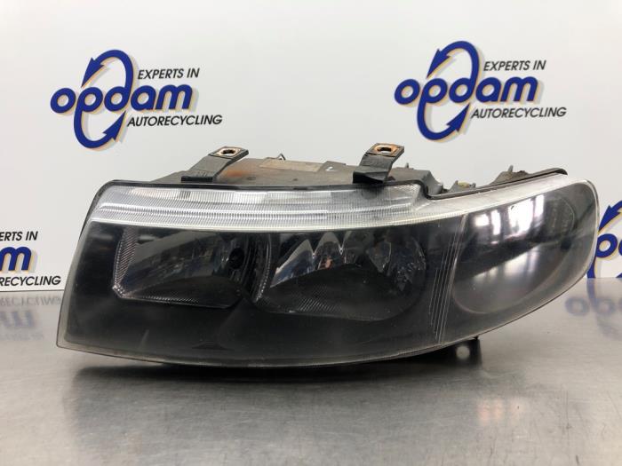Używane Reflektor lewy Seat Leon (1M1) 1.8 20V Cena € 27,00 Procedura marży oferowane przez Gebr Opdam B.V.