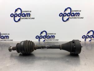 Usados Eje de transmisión izquierda delante Volkswagen Polo V (6R) 1.2 TDI 12V BlueMotion Precio € 50,00 Norma de margen ofrecido por Gebr Opdam B.V.