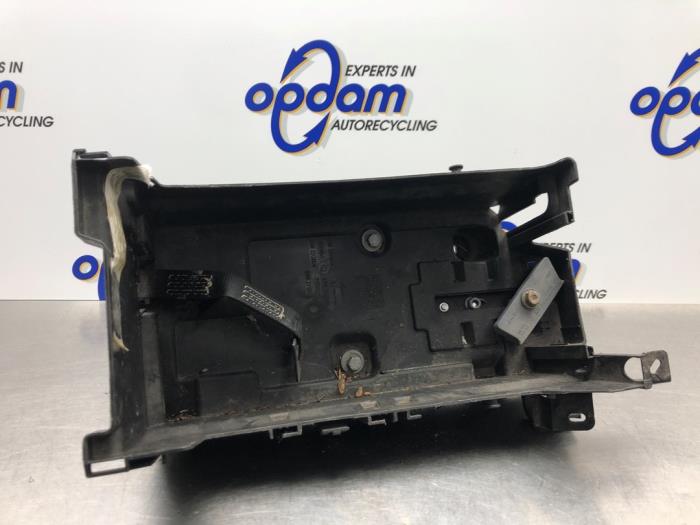 Begagnade Batterilåda Opel Insignia Sports Tourer 1.4 Turbo 16V Ecotec Pris € 36,00 Marginaltabell erbjuds av Gebr Opdam B.V.