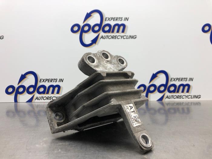 Usagé Support moteur Opel Insignia Sports Tourer 1.4 Turbo 16V Ecotec Prix € 27,00 Règlement à la marge proposé par Gebr Opdam B.V.