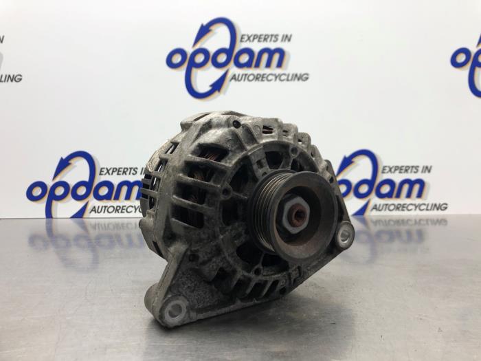 Usagé Dynamo Volkswagen Passat (3B3) 1.8 Turbo 20V Prix € 54,00 Règlement à la marge proposé par Gebr Opdam B.V.