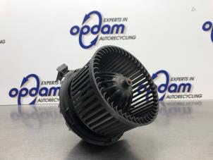 Usagé Moteur de ventilation chauffage Dacia Duster (HS) 1.6 16V Prix € 50,00 Règlement à la marge proposé par Gebr Opdam B.V.