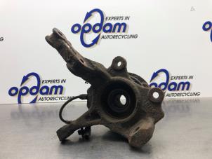 Usagé Fusée avant gauche Dacia Duster (HS) 1.6 16V Prix € 75,00 Règlement à la marge proposé par Gebr Opdam B.V.