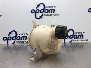 Usagé Vase d'expansion Dacia Duster (HS) 1.6 16V Prix € 25,00 Règlement à la marge proposé par Gebr Opdam B.V.