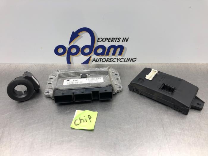 Used Engine management computer Dacia Duster (HS) 1.6 16V Price € 270,00 Margin scheme offered by Gebr Opdam B.V.