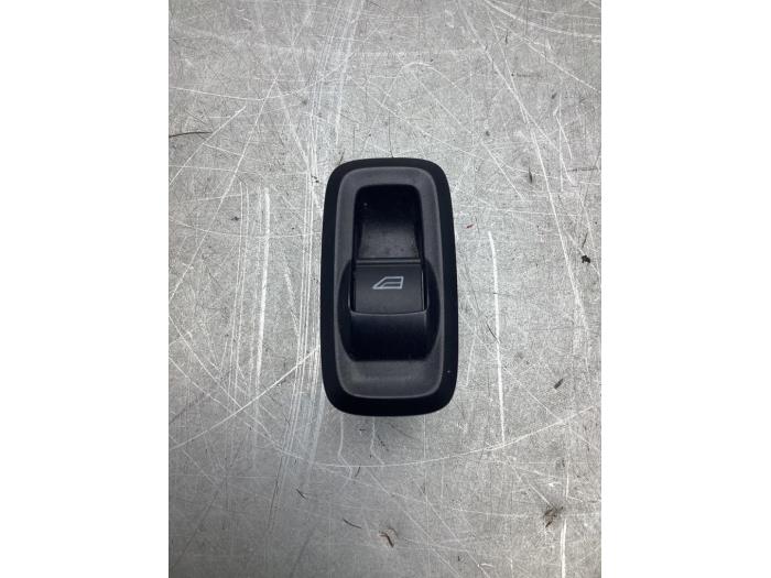Usados Interruptor de ventanilla eléctrica Ford Fiesta 6 (JA8) 1.6 TDCi 16V ECOnetic Precio € 10,00 Norma de margen ofrecido por Gebr Opdam B.V.