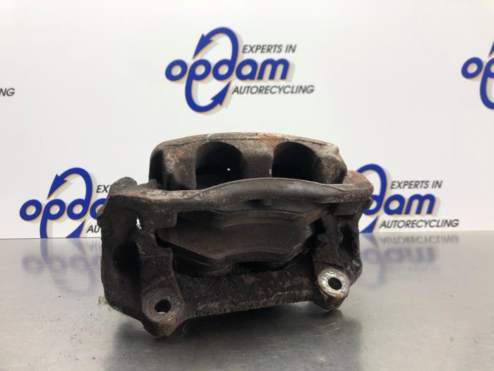 Gebrauchte Bremszange links vorne Opel Vivaro 2.5 DTI 16V Preis € 45,00 Margenregelung angeboten von Gebr Opdam B.V.
