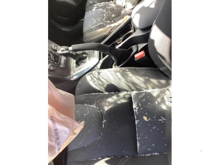 Używane Dzwignia hamulca postojowego Volvo V40 (MV) 1.5 T3 16V Geartronic Cena € 40,00 Procedura marży oferowane przez Gebr Opdam B.V.