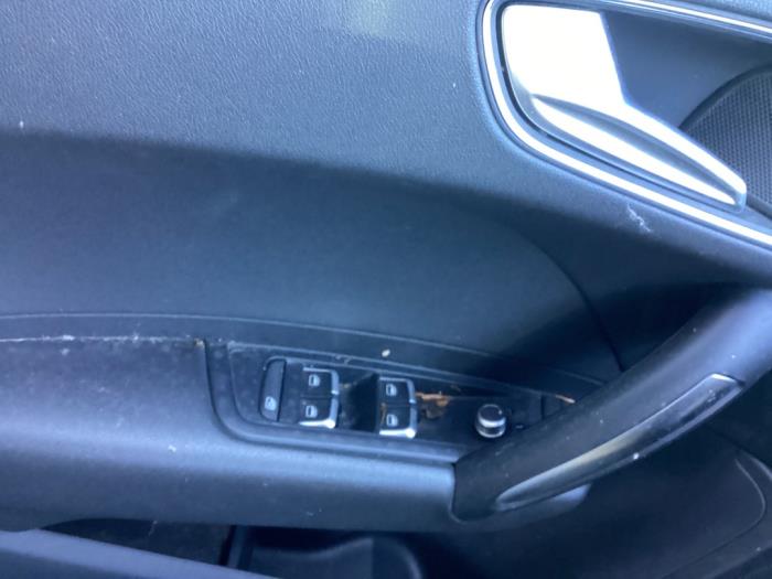 Usados Interruptor de ventanilla eléctrica Audi A1 Sportback (8XA/8XF) 1.0 TFSI Ultra 12V Precio € 45,00 Norma de margen ofrecido por Gebr Opdam B.V.