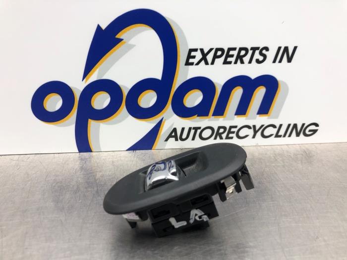 Usados Interruptor de ventanilla eléctrica Mini Mini (F55) 1.5 12V Cooper Precio € 22,00 Norma de margen ofrecido por Gebr Opdam B.V.
