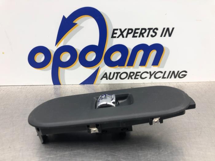 Usados Interruptor de ventanilla eléctrica Mini Mini (F55) 1.5 12V Cooper Precio € 22,00 Norma de margen ofrecido por Gebr Opdam B.V.