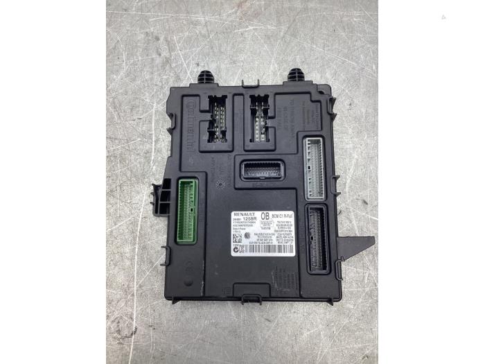 Gebrauchte Steuergerät Body Control Renault Megane IV (RFBB) 1.6 GT Energy TCe 205 EDC Preis € 80,00 Margenregelung angeboten von Gebr Opdam B.V.