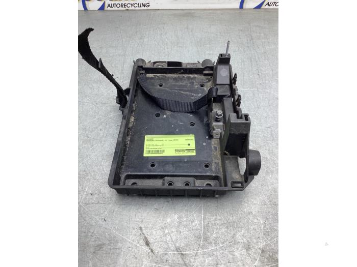 Begagnade Batterilåda Mercedes CLA (118.3) 1.3 CLA-180 Turbo 16V Pris € 35,00 Marginaltabell erbjuds av Gebr Opdam B.V.