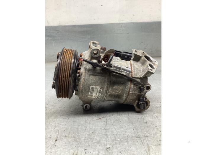 Usagé Pompe clim Renault Megane IV (RFBB) 1.6 GT Energy TCe 205 EDC Prix € 200,00 Règlement à la marge proposé par Gebr Opdam B.V.