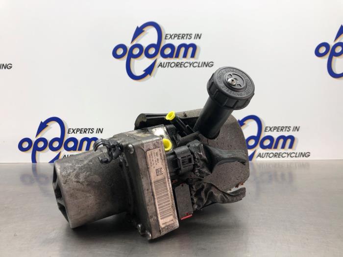Usagé Pompe de direction Peugeot 407 SW (6E) 2.2 16V Prix € 225,00 Règlement à la marge proposé par Gebr Opdam B.V.
