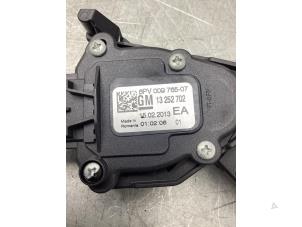 Gaspedalposition Sensor van een Opel Astra J Sports Tourer (PD8/PE8/PF8) 1.4 Turbo 16V 2013
