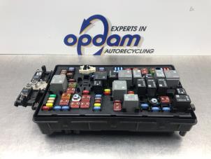 Usados Caja de fusibles Opel Insignia Sports Tourer 1.4 Turbo 16V Ecotec Precio € 150,00 Norma de margen ofrecido por Gebr Opdam B.V.
