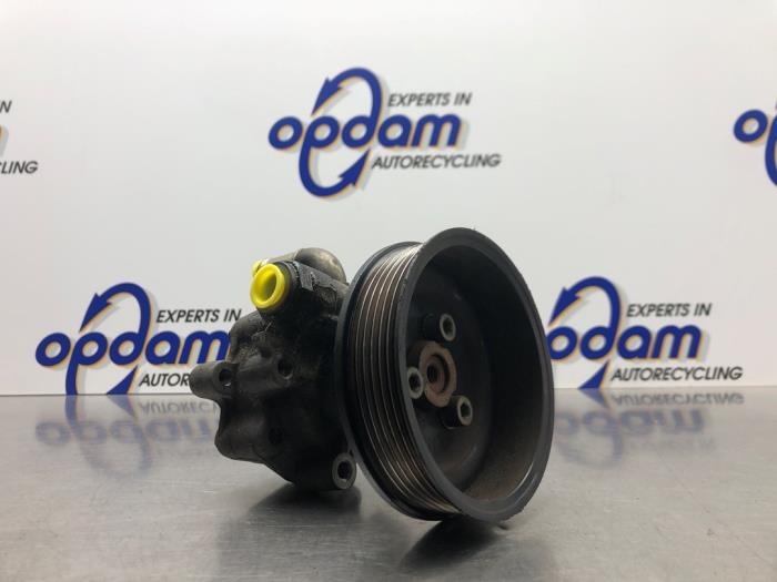 Usagé Pompe de direction Volkswagen Golf IV Variant (1J5) 1.6 16V Prix € 36,00 Règlement à la marge proposé par Gebr Opdam B.V.