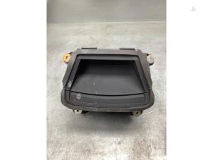 Usados Pantalla Head-up BMW 2 serie Active Tourer (F45) 218d 2.0 TwinPower Turbo 16V Precio € 400,00 Norma de margen ofrecido por Gebr Opdam B.V.