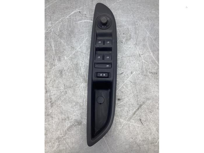 Usados Interruptor de ventanilla eléctrica Opel Mokka/Mokka X 1.4 Turbo 16V 4x2 Precio € 30,00 Norma de margen ofrecido por Gebr Opdam B.V.