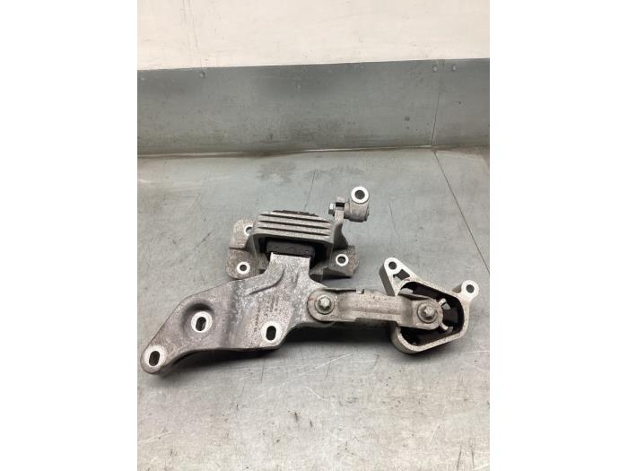 Used Engine mount Mercedes Vito (447.6) 1.6 111 CDI 16V Price € 36,30 Inclusive VAT offered by Gebr Opdam B.V.