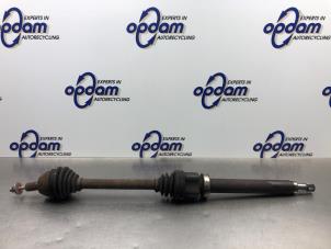 Begagnade Drivaxel, höger fram Ford Focus 2 1.6 16V Pris € 50,00 Marginaltabell erbjuds av Gebr Opdam B.V.