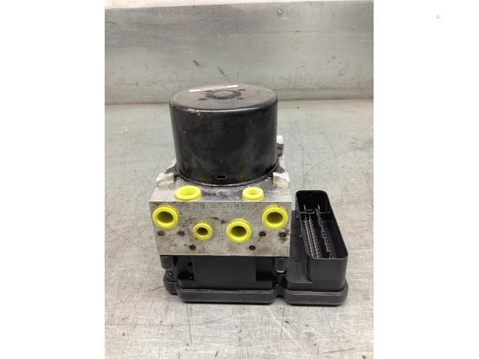 Usagé Bloc ABS Volvo V60 I (FW/GW) 2.0 D4 16V Prix € 125,00 Règlement à la marge proposé par Gebr Opdam B.V.