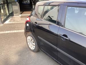 Begagnade Bakdörr, 4-dörrars, höger Suzuki Swift (ZA/ZC/ZD) 1.2 16V Pris € 275,00 Marginaltabell erbjuds av Gebr Opdam B.V.
