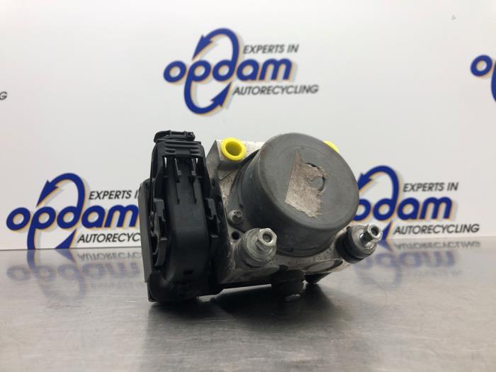 Begagnade ABS-pump Fiat Punto III (199) 0.9 TwinAir Pris € 112,00 Marginaltabell erbjuds av Gebr Opdam B.V.