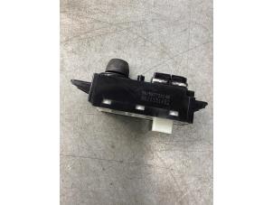 Commande ordinateur de bord d'un Peugeot 208 I (CA/CC/CK/CL) 1.2 Vti 12V PureTech 82 2013