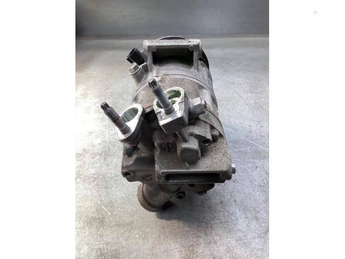 Pompe clim d'un Ford Focus 4 Wagon 1.0 Ti-VCT EcoBoost 12V 100 2019