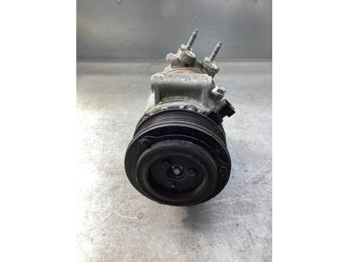 Pompe clim d'un Ford Focus 4 Wagon 1.0 Ti-VCT EcoBoost 12V 100 2019