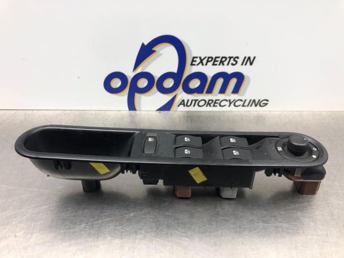 Usados Interruptor de ventanilla eléctrica Renault Espace (JK) 2.0 dCi 16V 130 FAP Precio € 60,00 Norma de margen ofrecido por Gebr Opdam B.V.