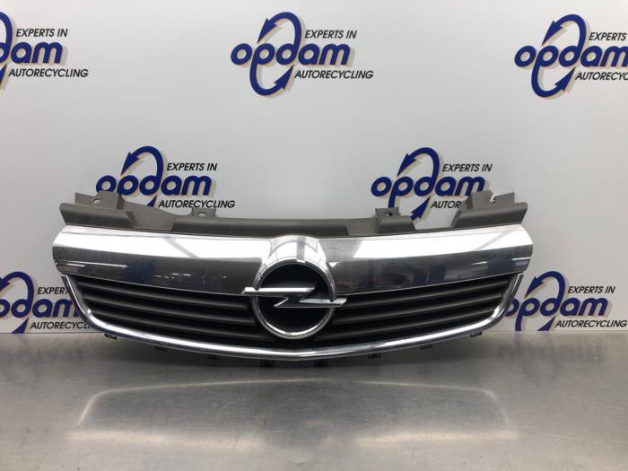 Używane Grill Opel Zafira (M75) 2.2 16V Direct Ecotec Cena € 75,00 Procedura marży oferowane przez Gebr Opdam B.V.