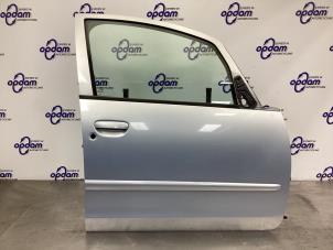 Używane Drzwi prawe przednie wersja 4-drzwiowa Mitsubishi Colt (Z2/Z3) 1.3 16V Cena € 100,00 Procedura marży oferowane przez Gebr Opdam B.V.