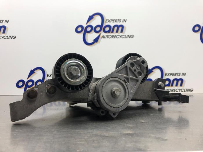 Gebrauchte Dynamostütze unten Fiat 500 (312) 0.9 TwinAir 80 Preis € 40,00 Margenregelung angeboten von Gebr Opdam B.V.
